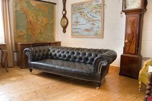 Harvey Brown - black leather chesterfield sofa - Canapé Chesterfield