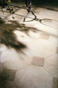 Steve Charles - antique stone floor - Carrelage De Sol