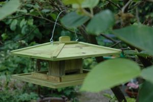 BEST FOR BIRDS - mangeoire japonaise en bois à suspendre 39x39x21,5 - Mangeoire À Oiseaux