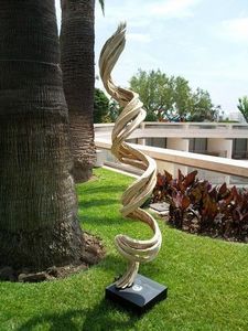 DECO-NATURE - liane design montée sur socle éclairé - Sculpture Végétale