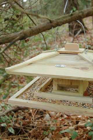 BEST FOR BIRDS - Mangeoire à oiseaux-BEST FOR BIRDS-Mangeoire japonaise en bois à suspendre 39x39x21,5