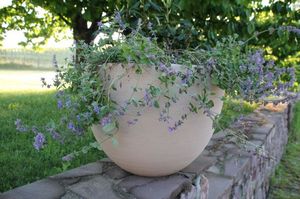  Garden vase