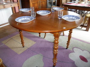 Loic Bougo - table ronde - Round Diner Table