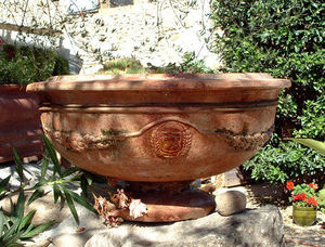 Ampholia-Anduze - coupe - Garden Vase