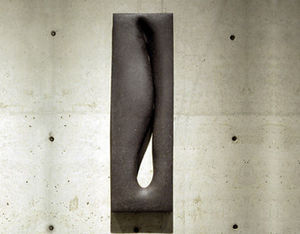 Mari-Ruth Oda - black wall sculpture - Sculpture