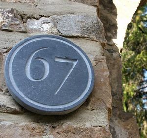 La Pierre - rondo - Hausnummerschild