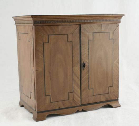 3details - Credenza bassa-3details-19th Century Satinwood table cabinet